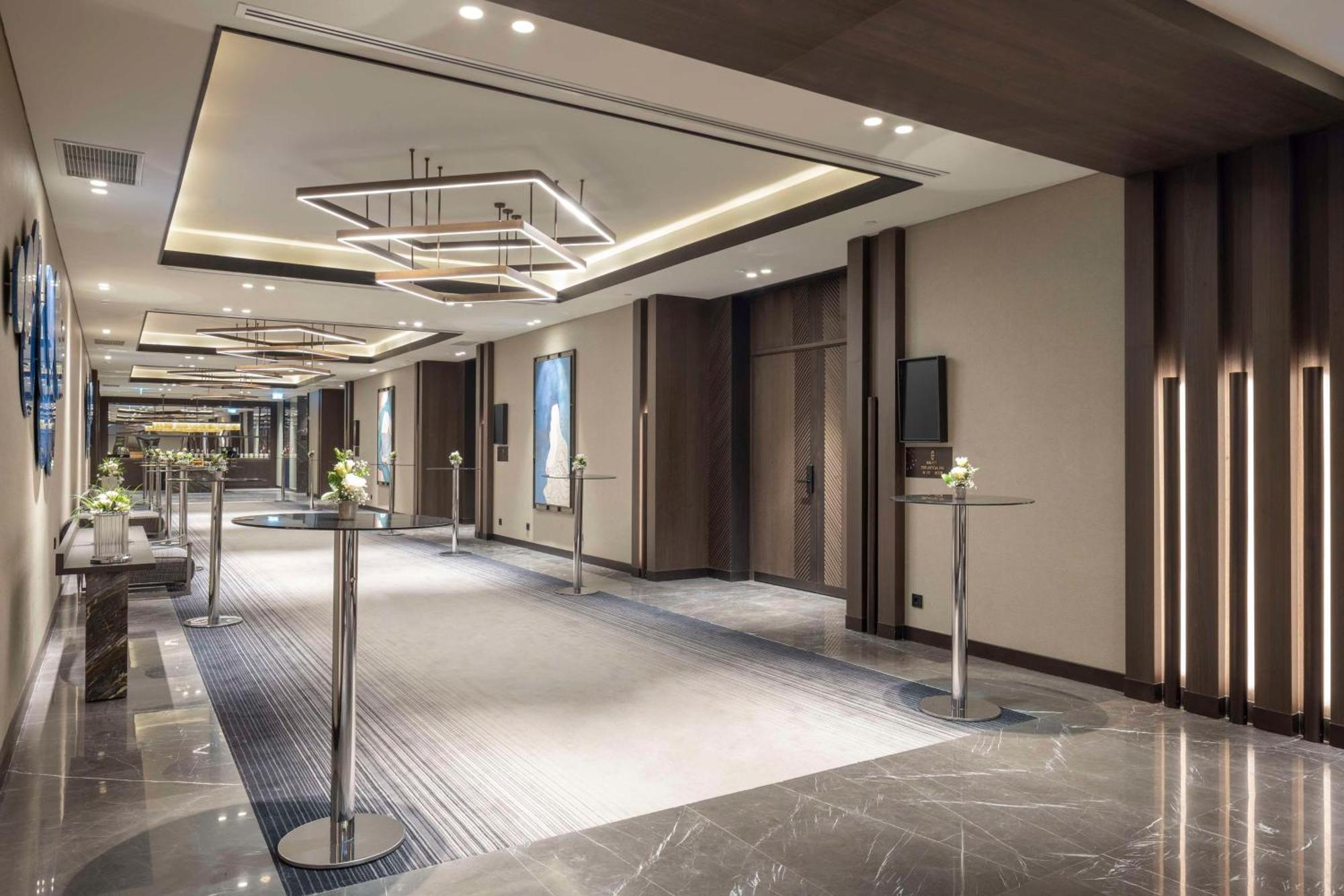 ホテル Doubletree By Hilton シャンルウルファ エクステリア 写真
